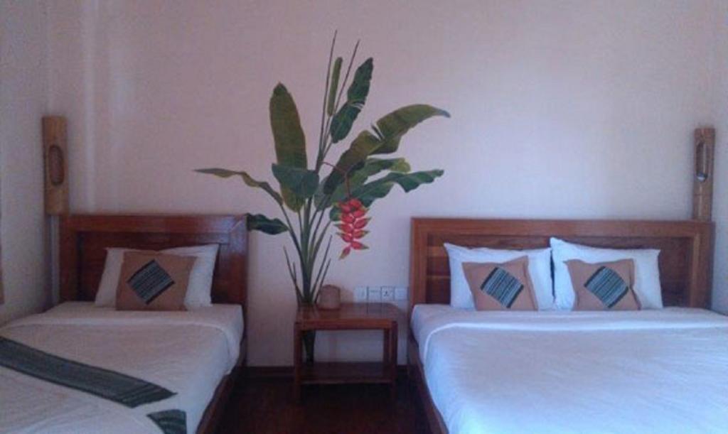 Trinity Family Inn Nyaungshwe Township Exterior photo