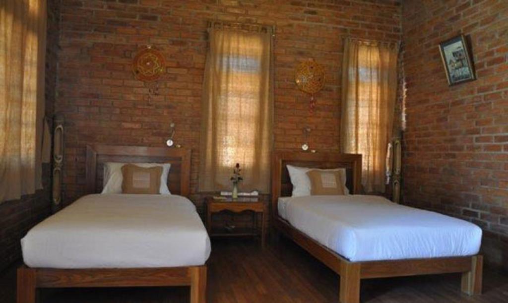 Trinity Family Inn Nyaungshwe Township Exterior photo