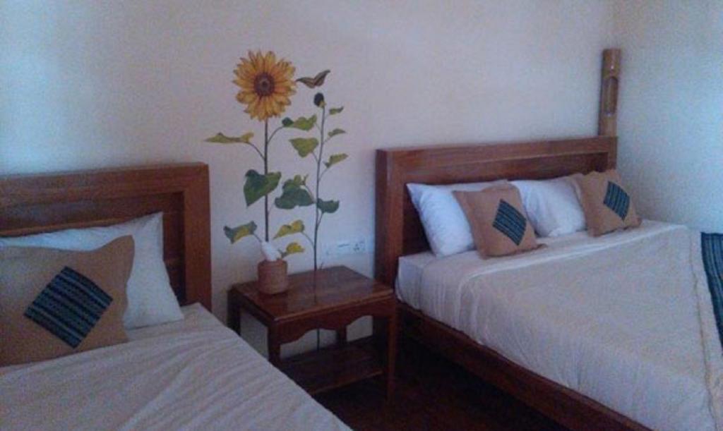 Trinity Family Inn Nyaungshwe Township Exterior photo
